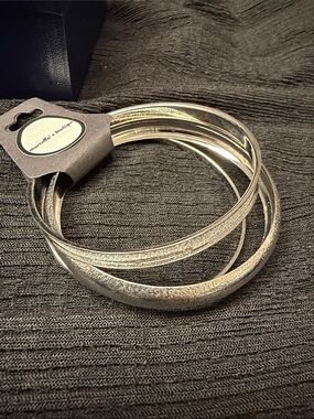 Silver-Tone Bangle Bracelet Set. 🆕